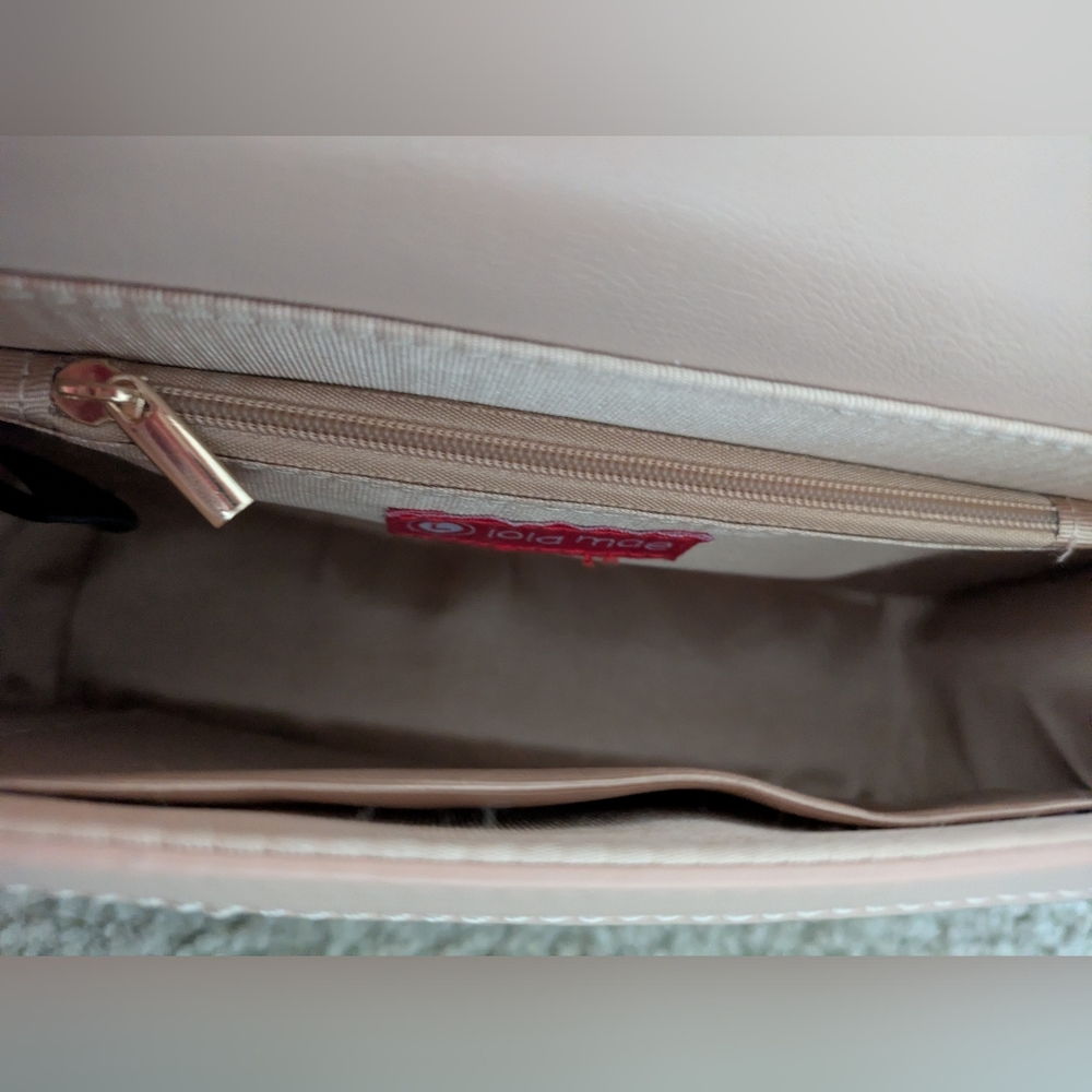 Quilted Crossbody Bag - Picture 5 of 6